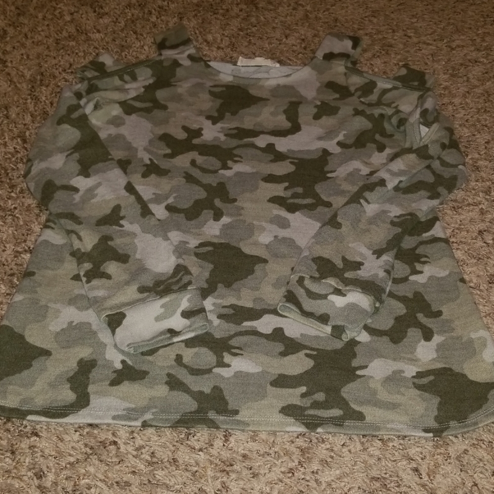 Camo open shoulder top